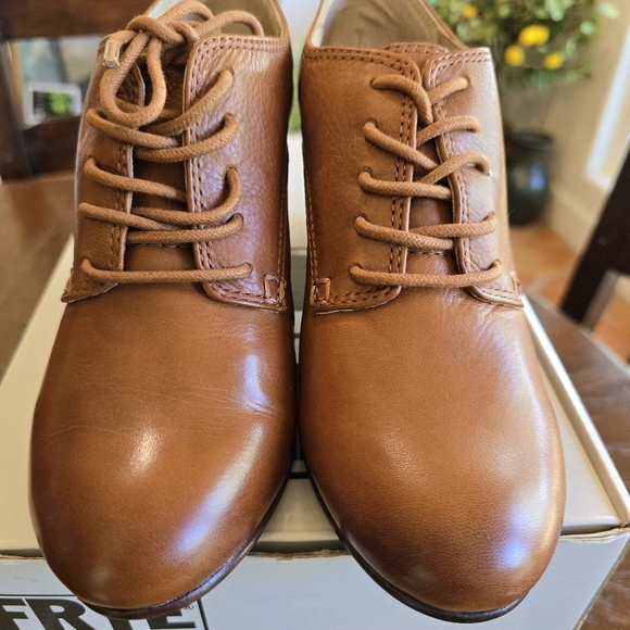 NWT FRYE Stella Oxford Leather Heeled Shoes 6.5 - Picture 3 of 12